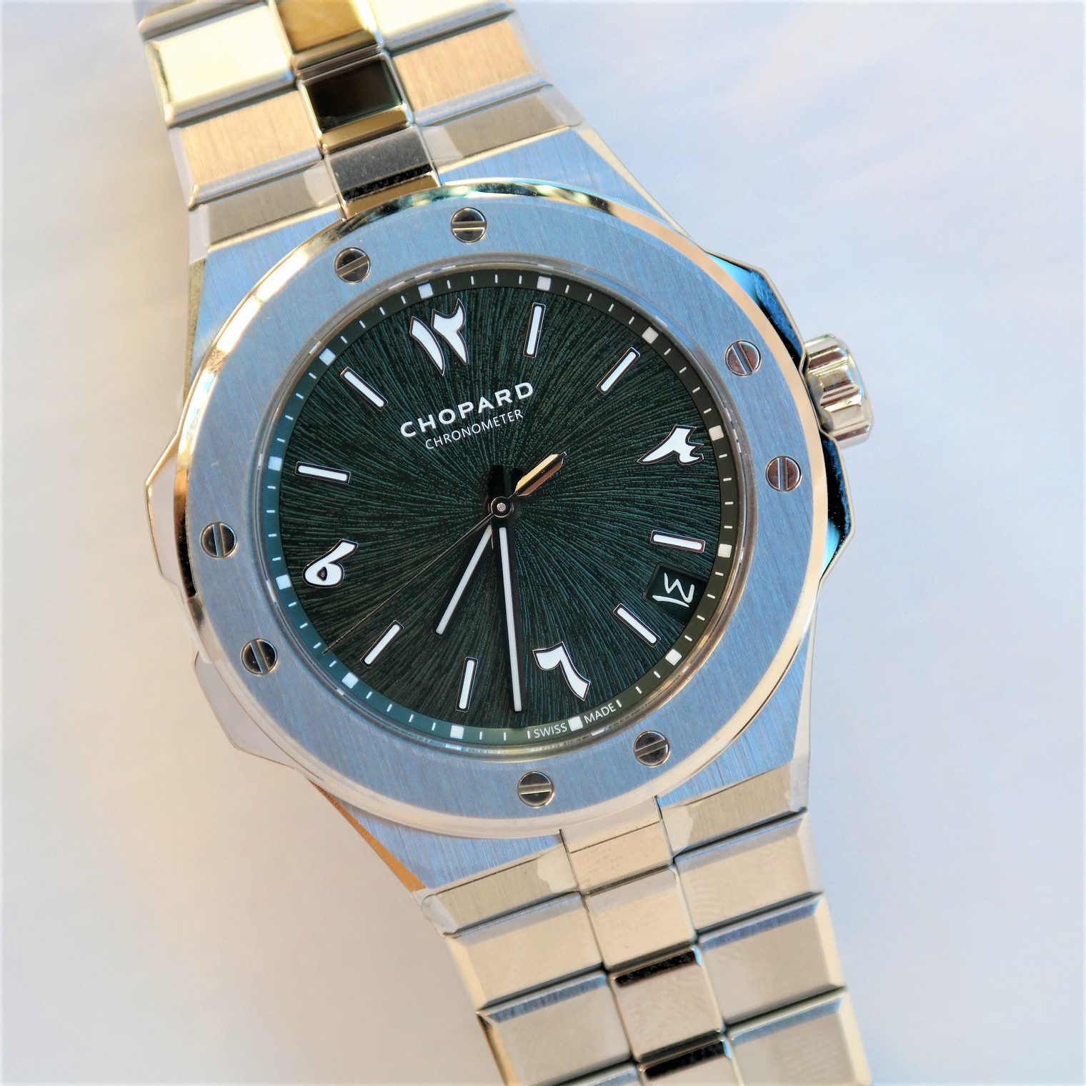 298600-3014 – in Lucent Steel A223 with Pine Green dial